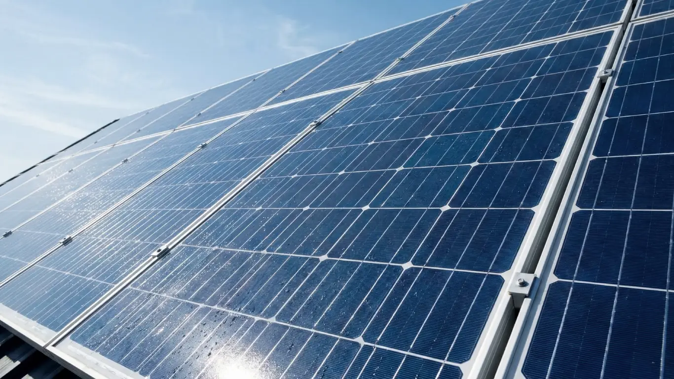 Zonnepanelen op een dak